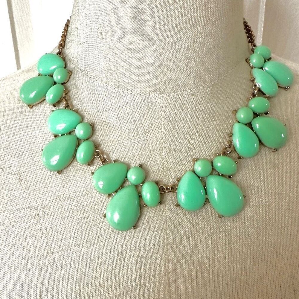 Green bauble statement necklace